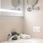 Stylish 1br Near Apartman Milánó