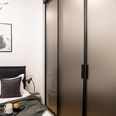 Stylish 1br Near Lejlighed Milano