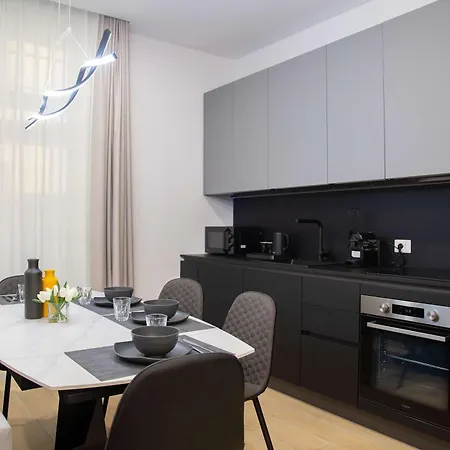 Stylish 1br Near Appartamento