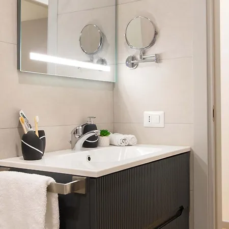 Stylish 1br Near *