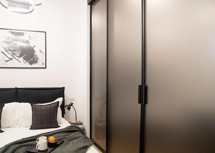Stylish 1br Near Lejlighed Milano