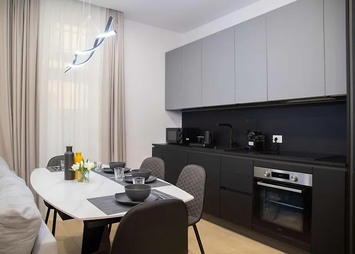 Stylish 1br Near Lejlighed
