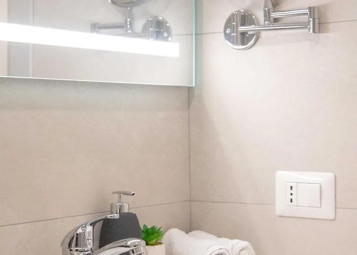 Stylish 1br Near Lejlighed Milano